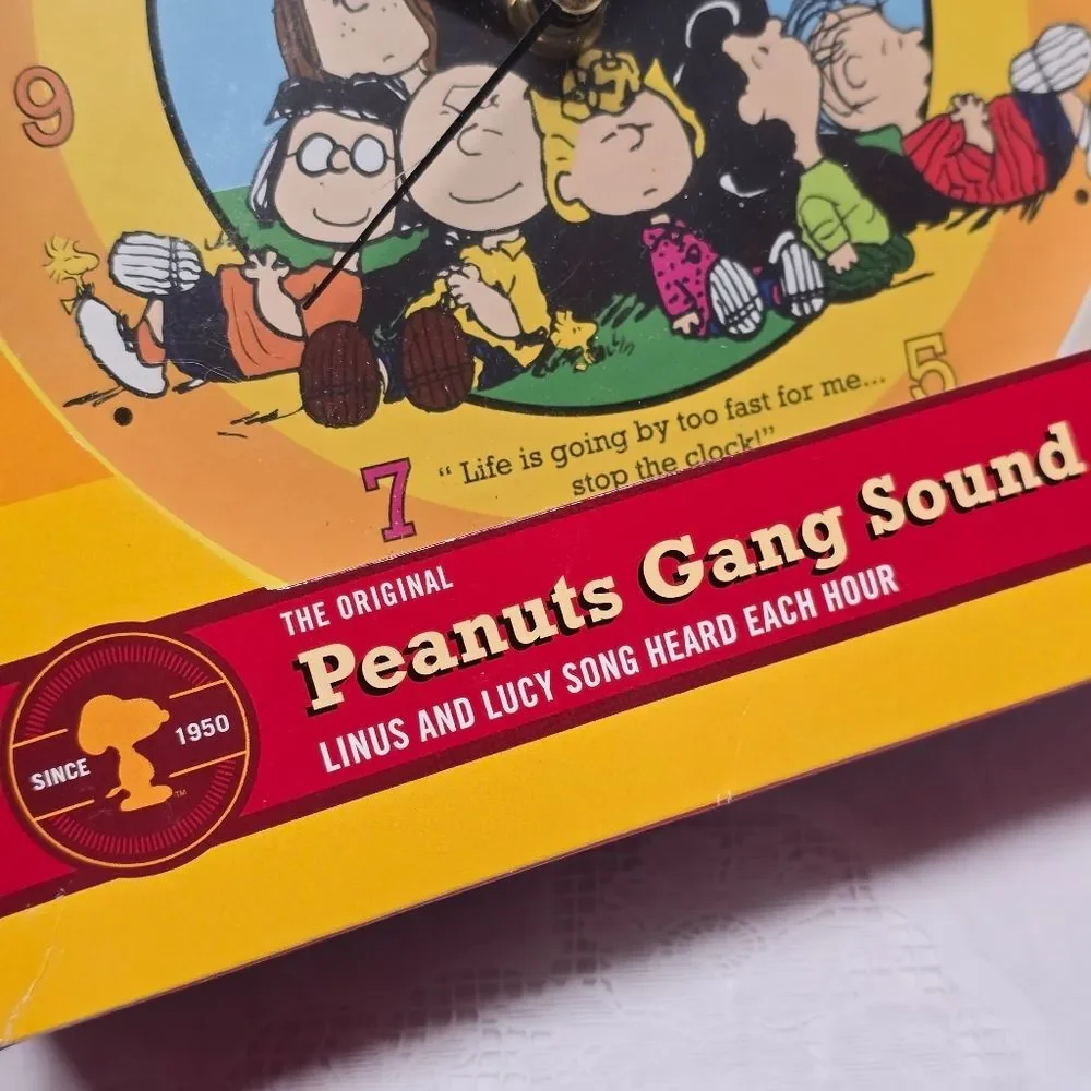 Peanuts 60 Years Gang Sound Clock Linus & Lucy Hourly Song Snoopy 2010 NEW